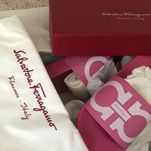 Women pink Ferragamo Sandals